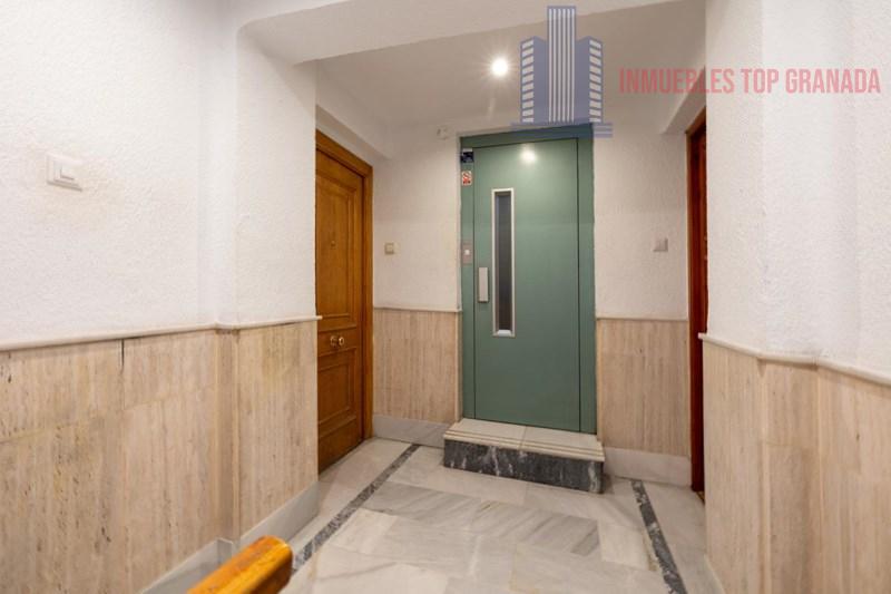 For sale of flat in Granada