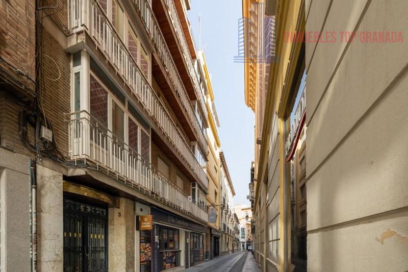 For sale of flat in Granada
