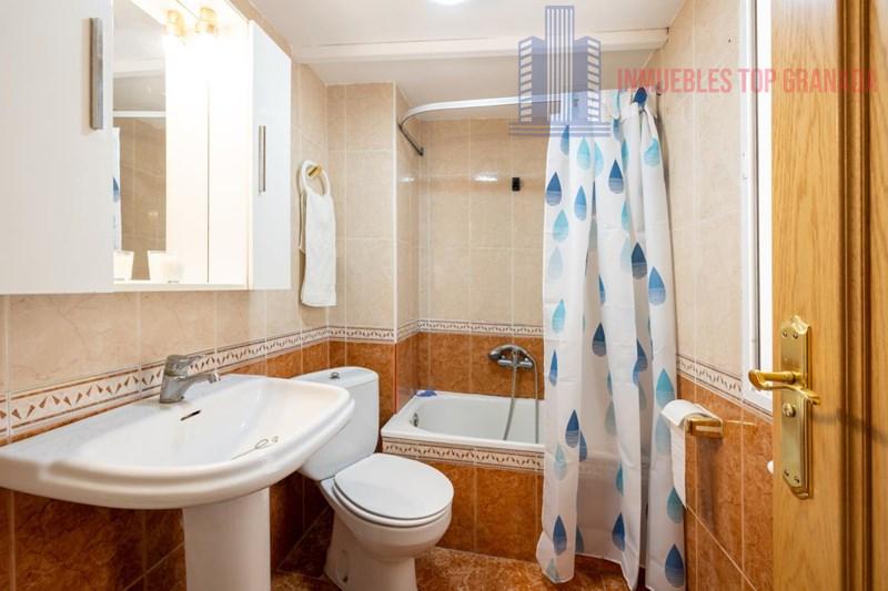 For sale of flat in Granada