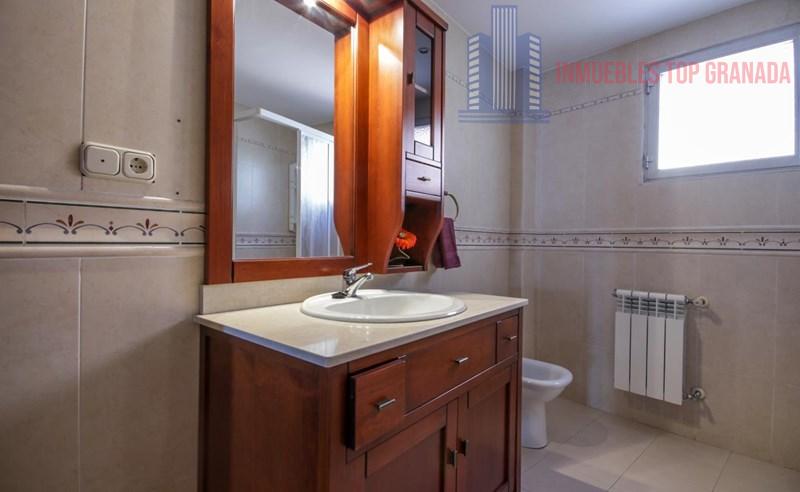 For sale of flat in Granada