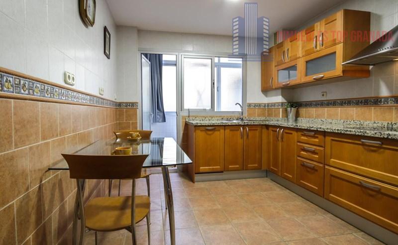 For sale of flat in Granada
