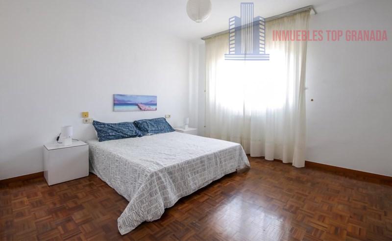 For sale of flat in Granada