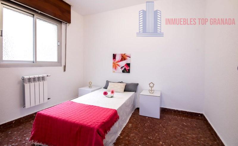 For sale of flat in Granada
