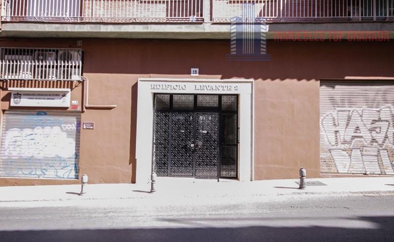 For sale of flat in Granada