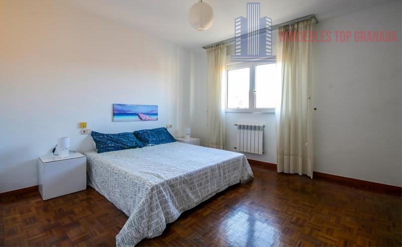For sale of flat in Granada