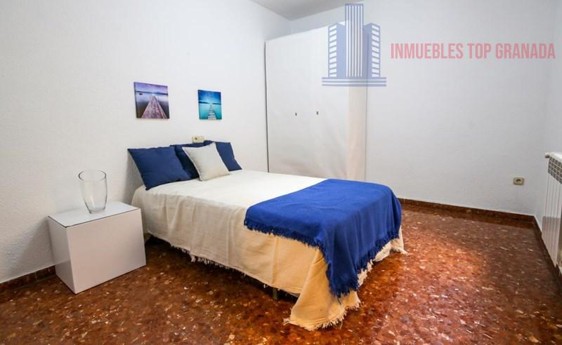 For sale of flat in Granada