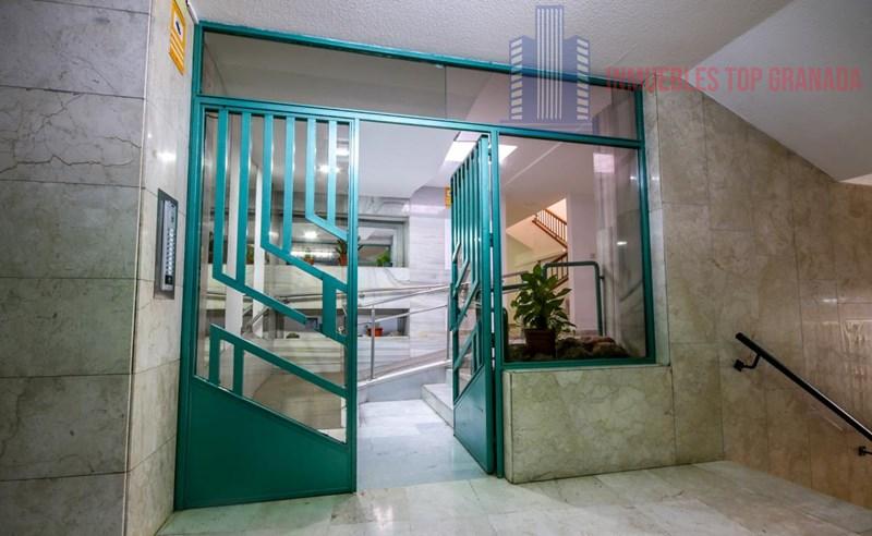 For sale of flat in Granada