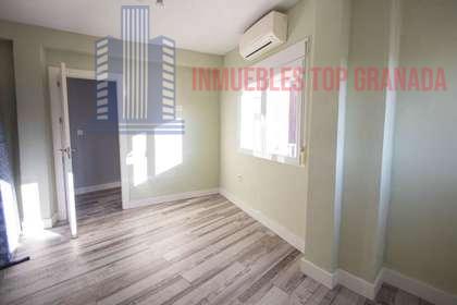 For sale of flat in Granada