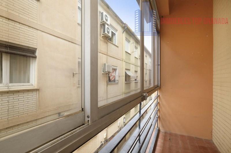 For sale of flat in Granada