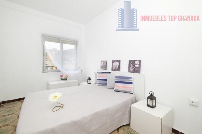 For sale of flat in Granada