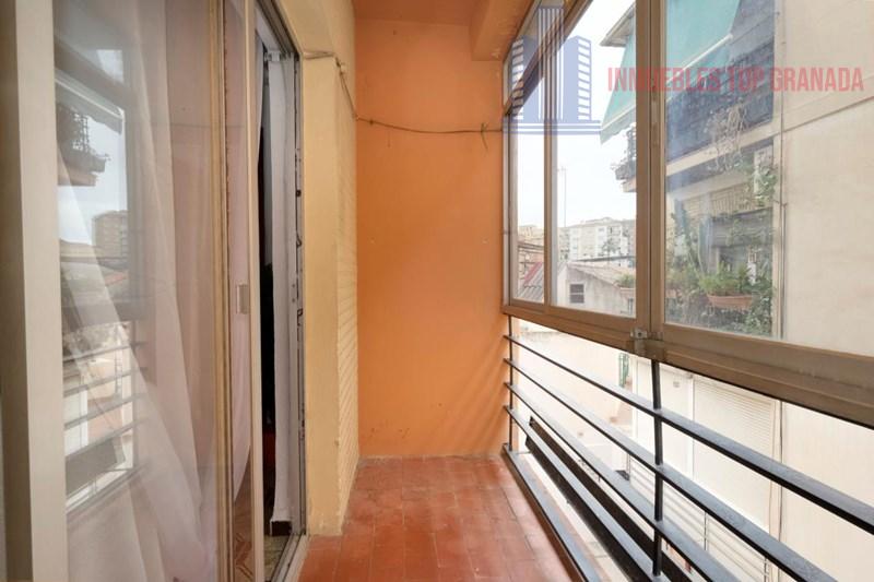 For sale of flat in Granada