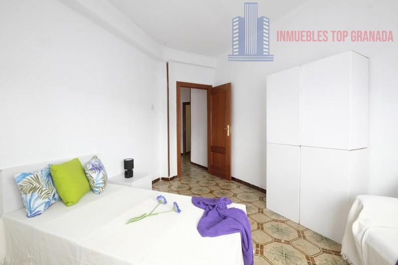 For sale of flat in Granada