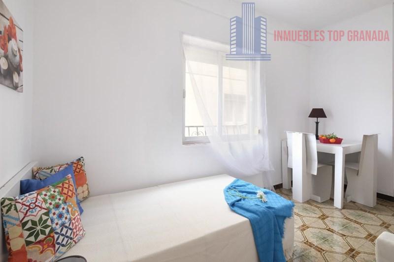 For sale of flat in Granada