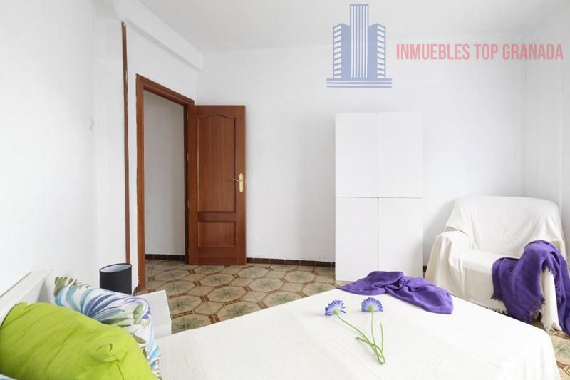 For sale of flat in Granada