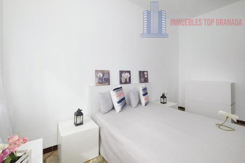 For sale of flat in Granada