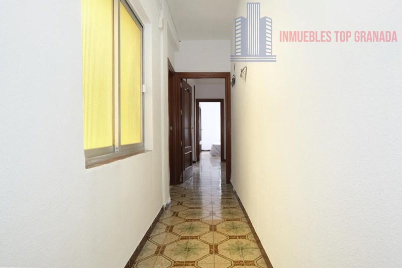 For sale of flat in Granada