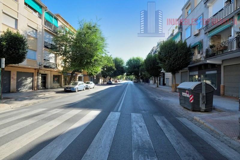 For sale of flat in Granada