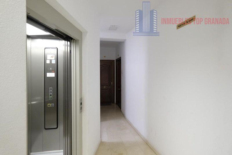 For sale of flat in Granada