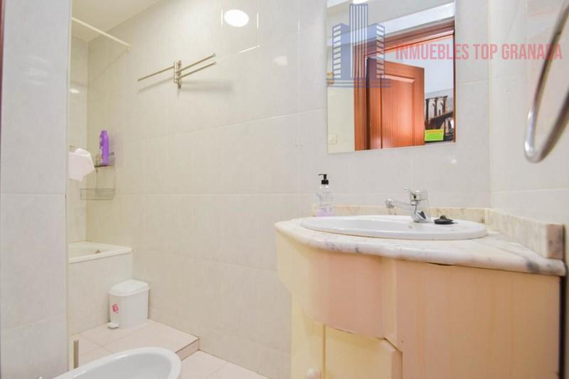 For sale of flat in Granada
