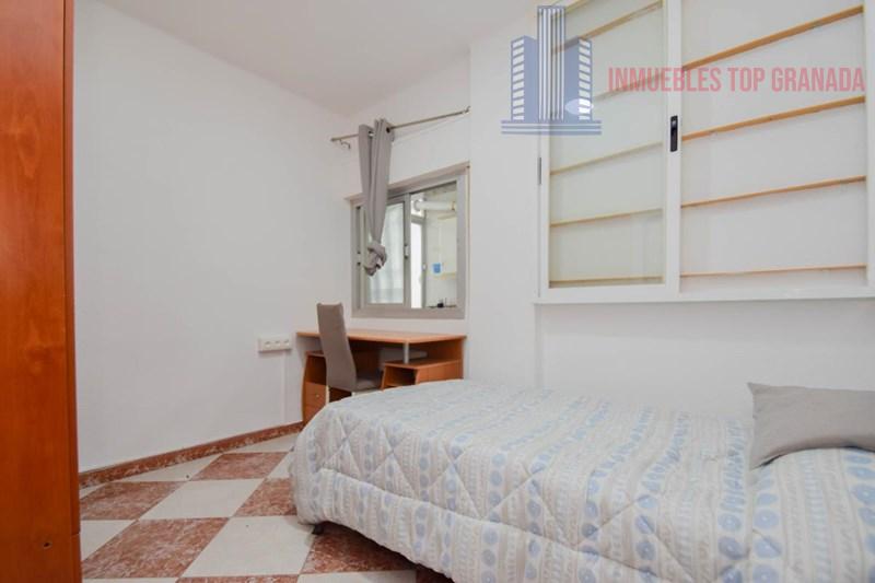 For sale of flat in Granada