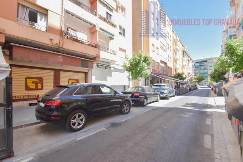 For sale of flat in Granada