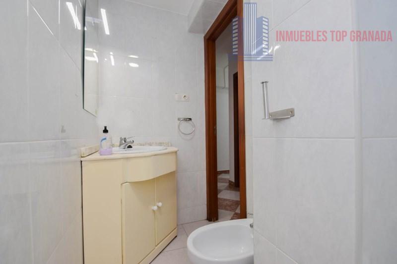 For sale of flat in Granada