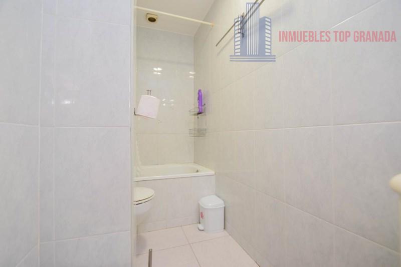 For sale of flat in Granada