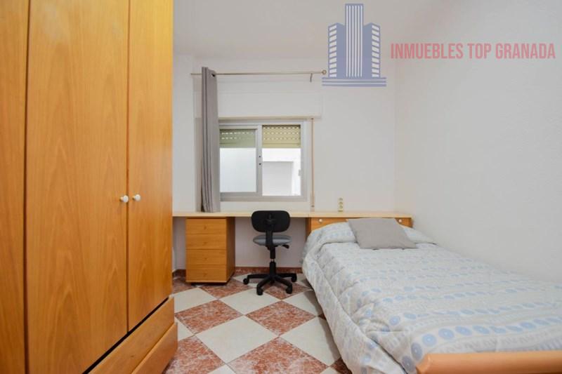 For sale of flat in Granada