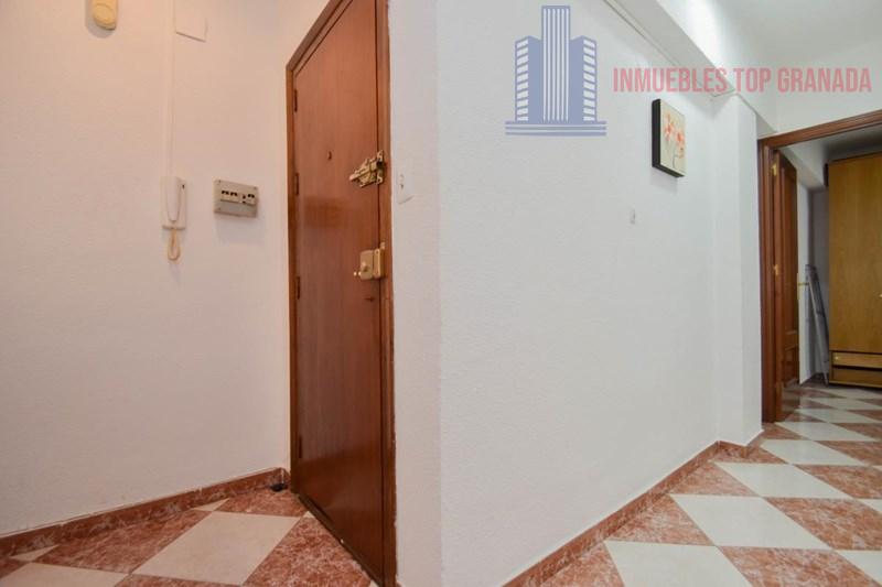 For sale of flat in Granada