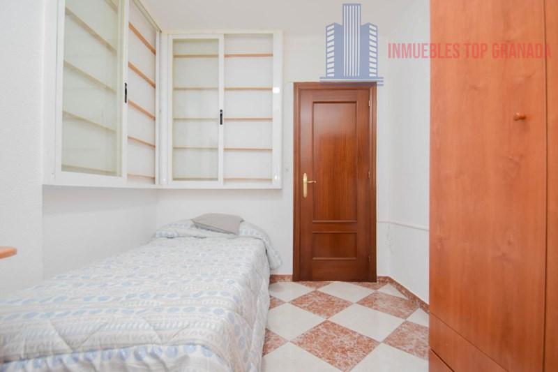 For sale of flat in Granada