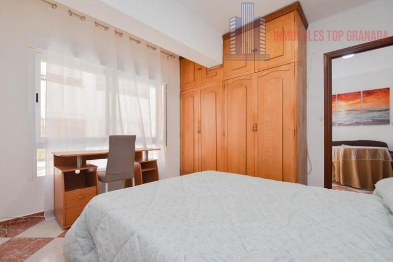 For sale of flat in Granada