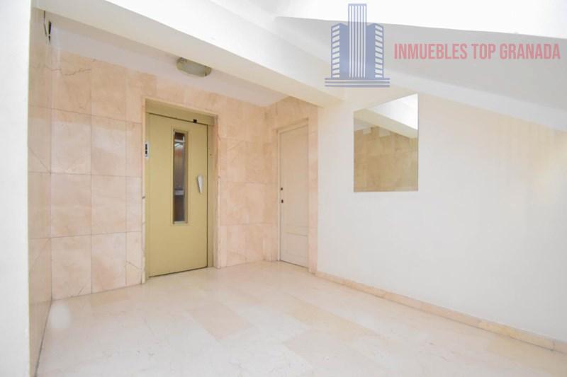 For sale of flat in Granada