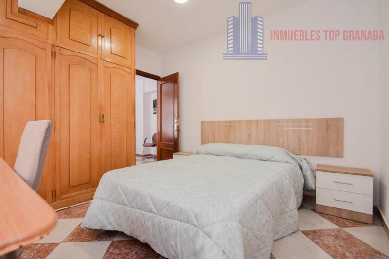 For sale of flat in Granada