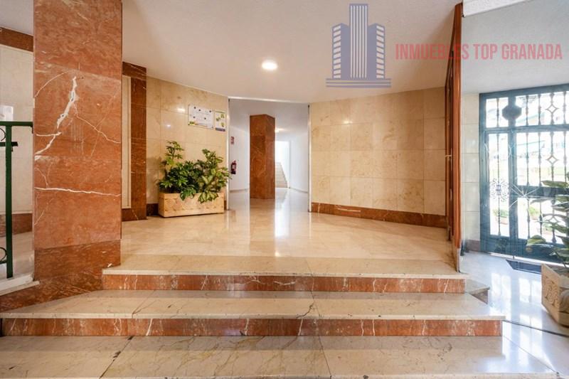 For sale of flat in Granada