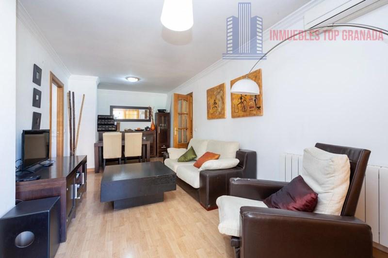 For sale of flat in Granada