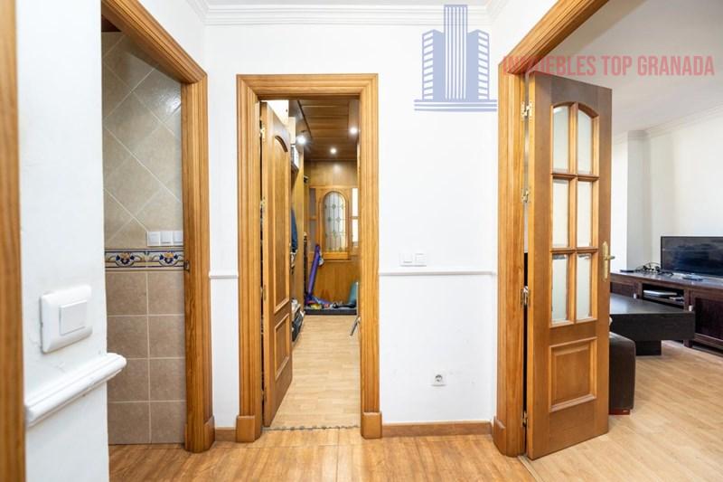 For sale of flat in Granada