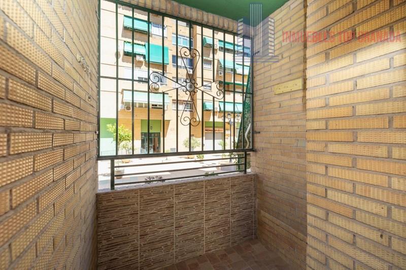 For sale of flat in Granada