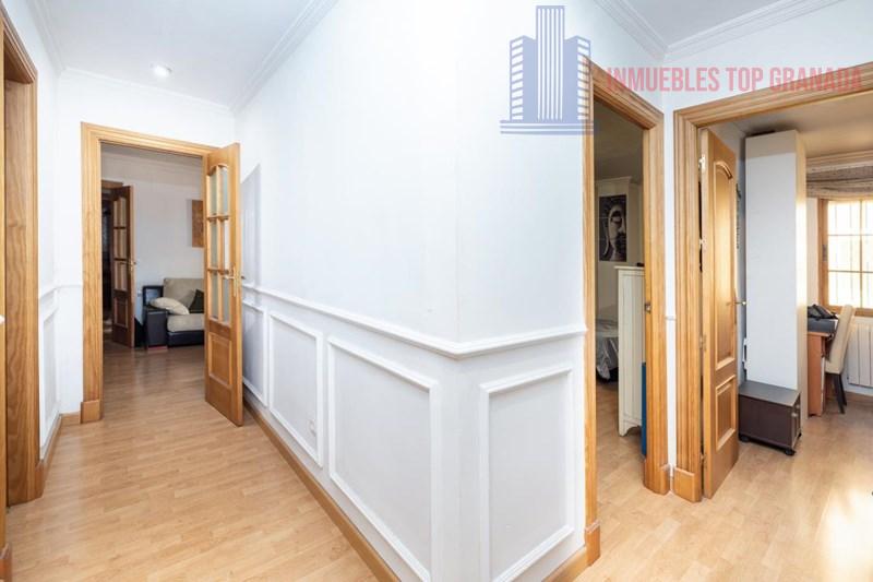 For sale of flat in Granada