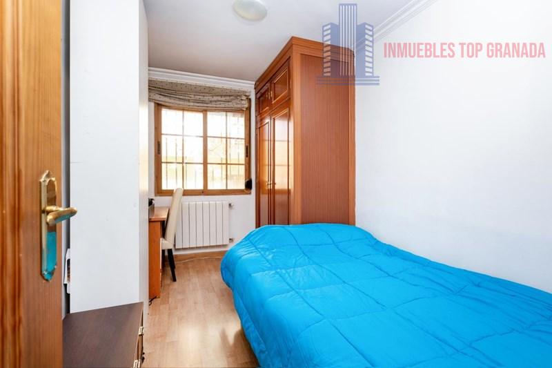 For sale of flat in Granada