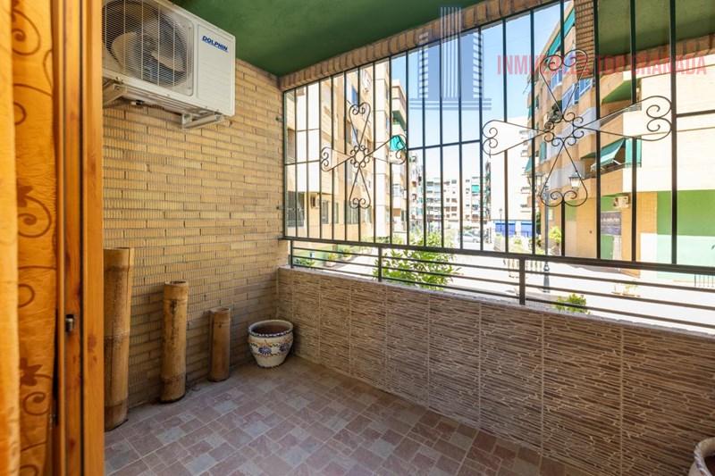 For sale of flat in Granada