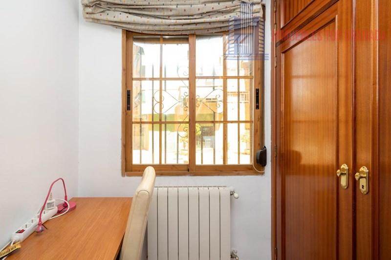 For sale of flat in Granada