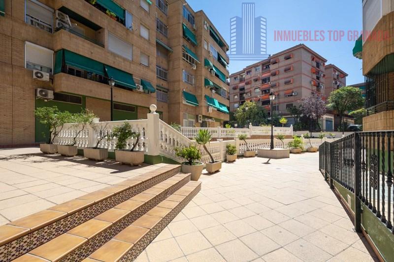 For sale of flat in Granada