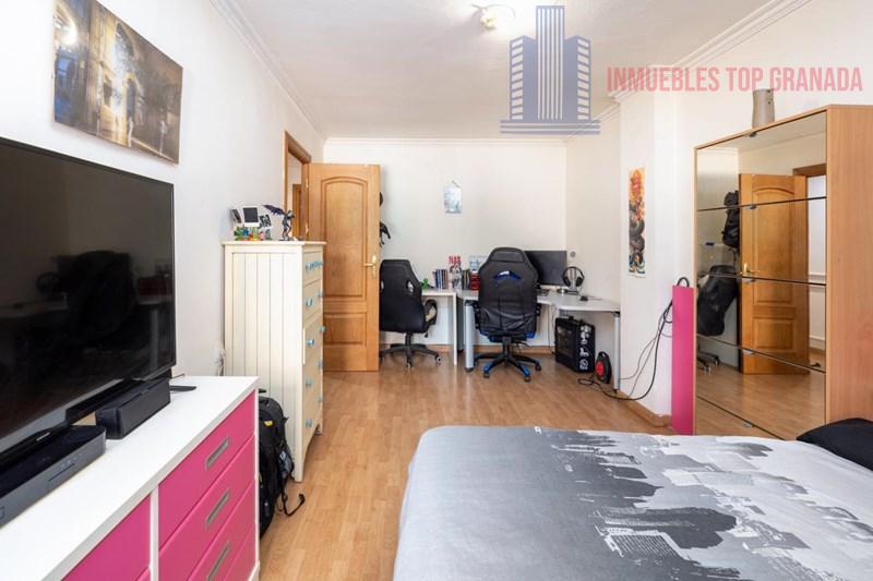 For sale of flat in Granada