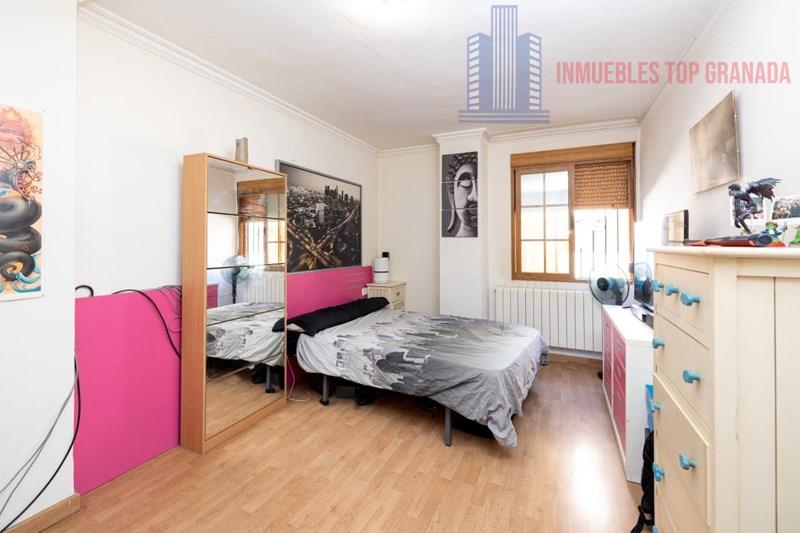 For sale of flat in Granada