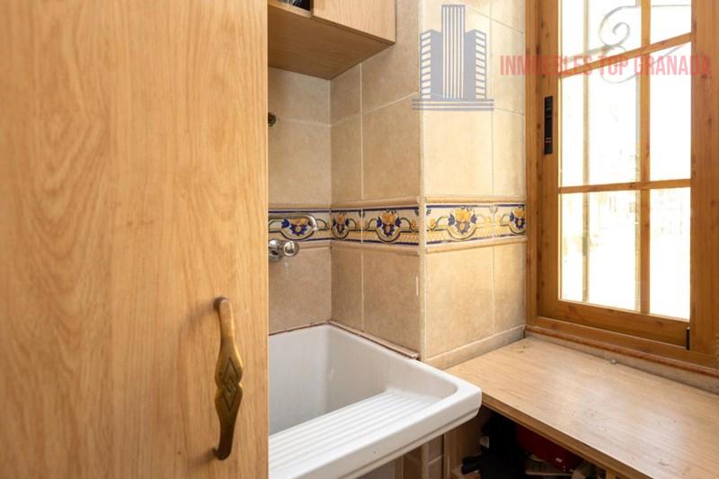 For sale of flat in Granada