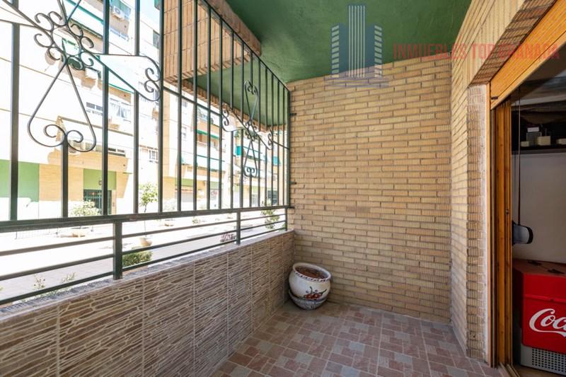 For sale of flat in Granada