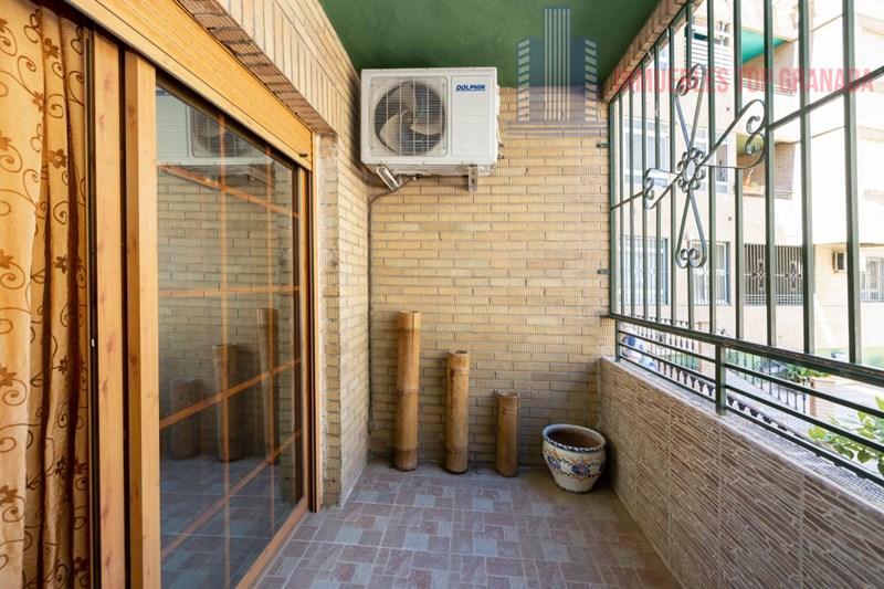 For sale of flat in Granada