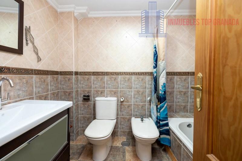 For sale of flat in Granada