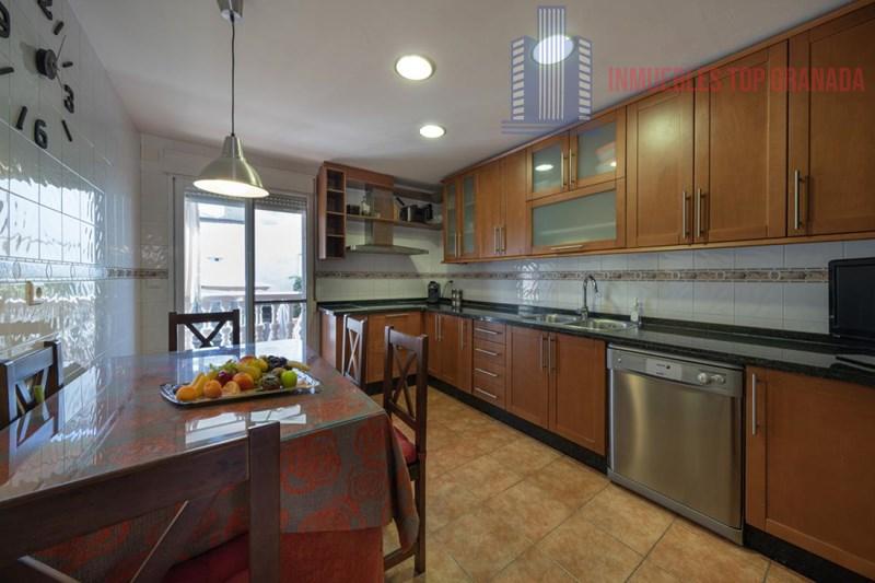 For sale of house in La Zubia
