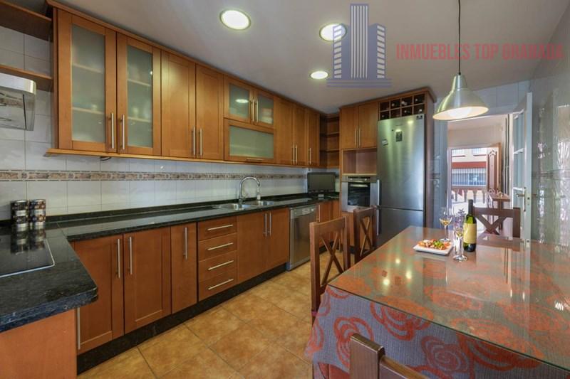 For sale of house in La Zubia